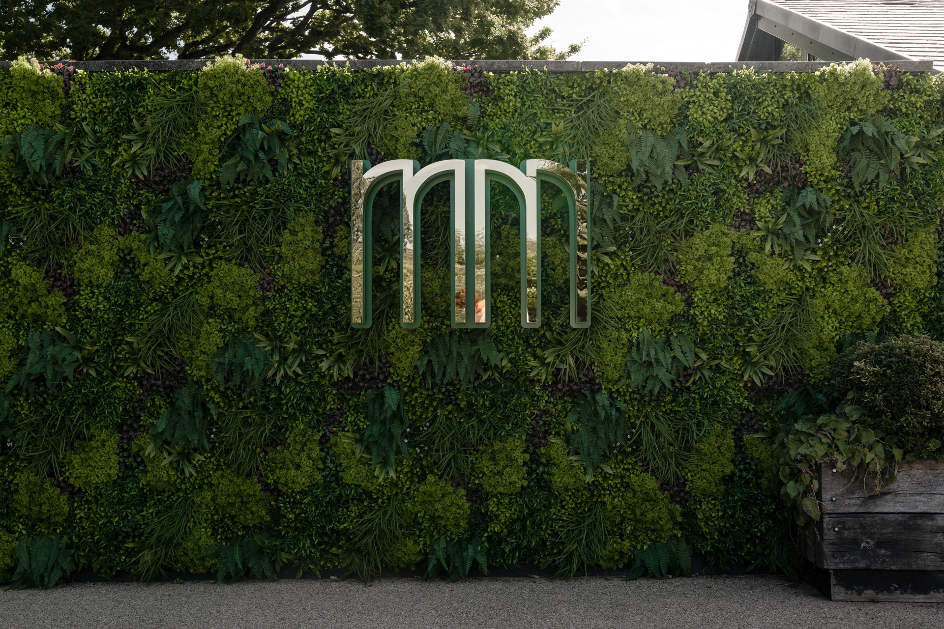 Outdoor seating at Mason's